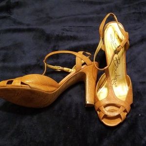 Walnut colored heeled sandal!
